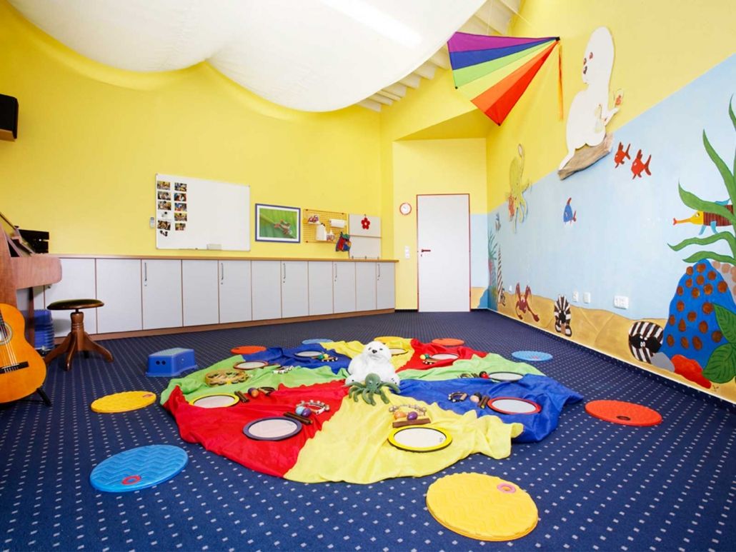 Früherziehungsraum der Musikschule Mollenhauer mit Schwungtuch und Sitzkissen